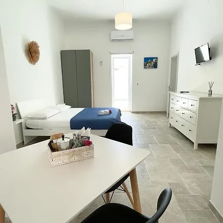 Jolie לינה וארוחת בוקר 3*